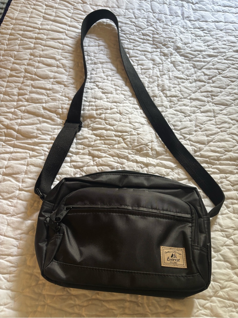 Everest Black Nylon Crossbody Shoulder Bag for Men or Women